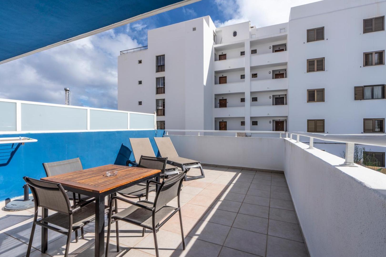 Apartamentos Cel Blau سانتا أيُلاريا ذيس ريو المظهر الخارجي الصورة